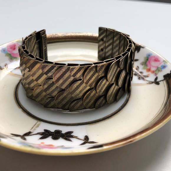 Jewelmint Gold Bronze Layered Cuff Bracelet - Picture 1 of 4